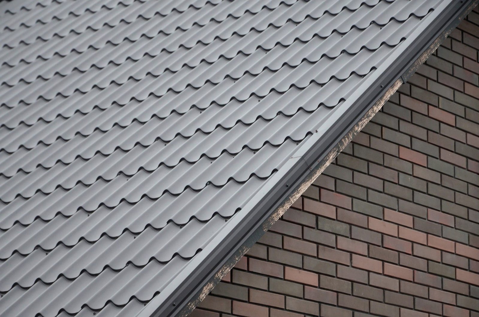 DIY vs. roof repairs